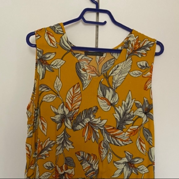 Sleeve-less high-low top. - Picture 3 of 5